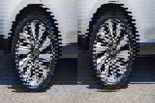 New 2024 Land Rover Range Rover SV image 12