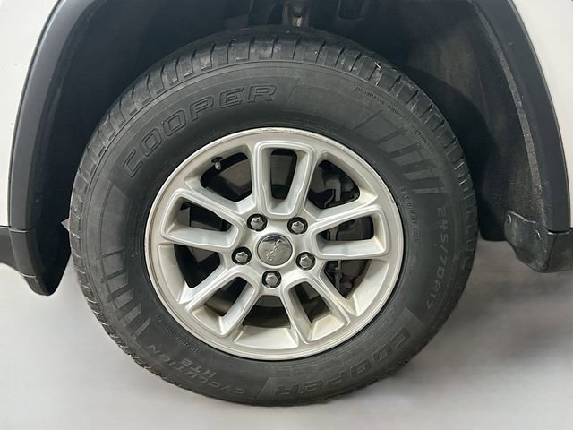 Used 2020 Jeep Grand Cherokee Laredo image 31