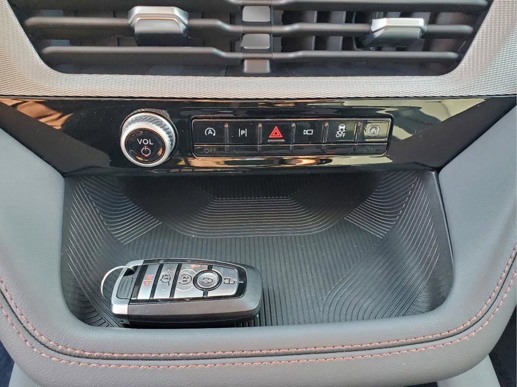 New 2025 Ford Explorer Active w/ Active Comfort Package image 30