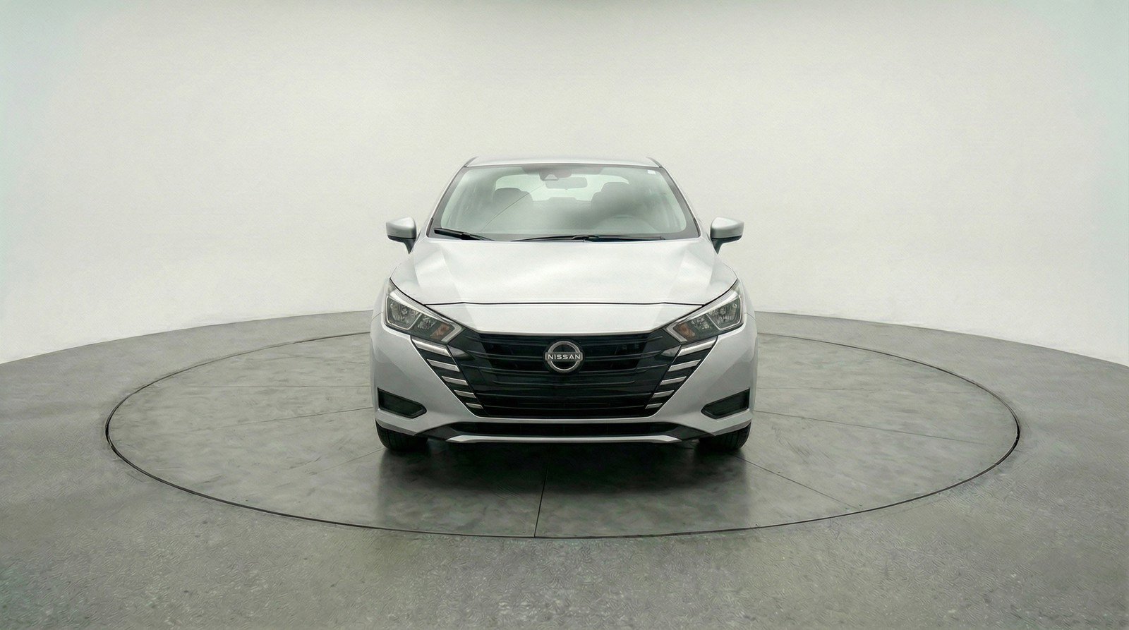 Used 2025 Nissan Versa SV image 2