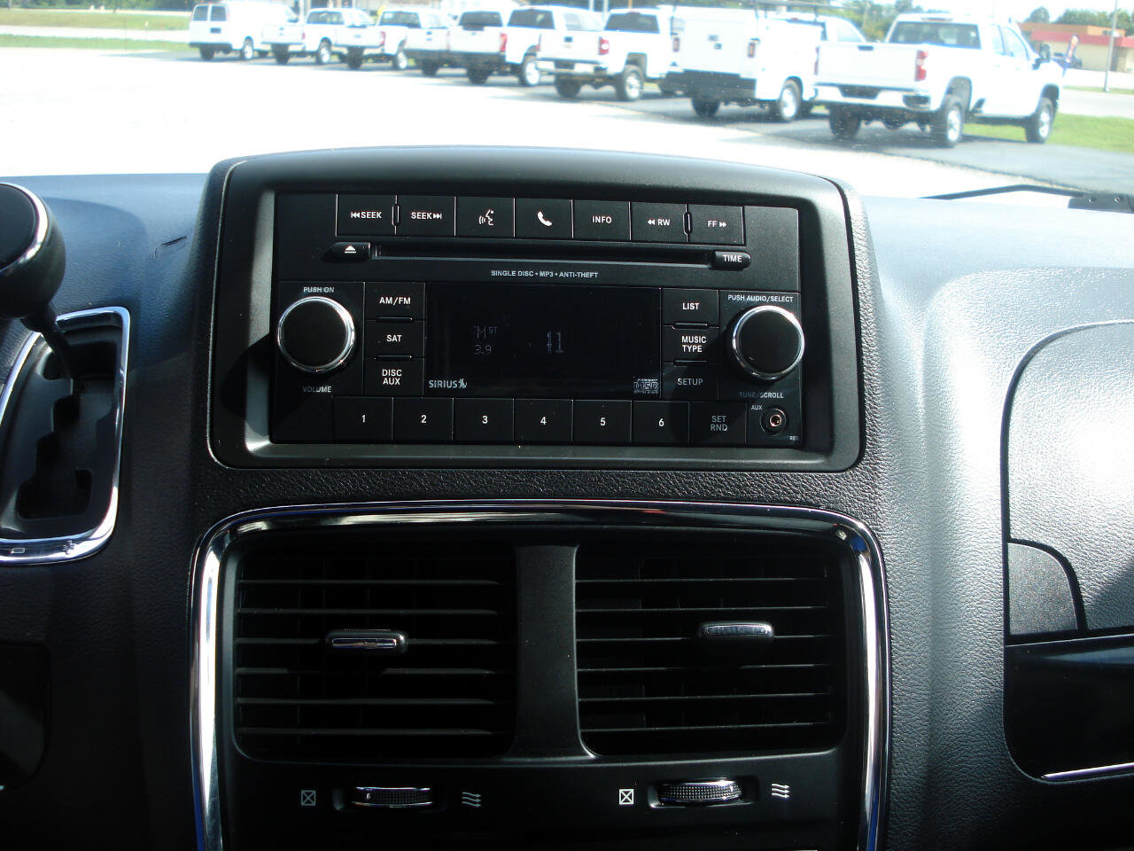 Used 2016 Dodge Grand Caravan SE image 22