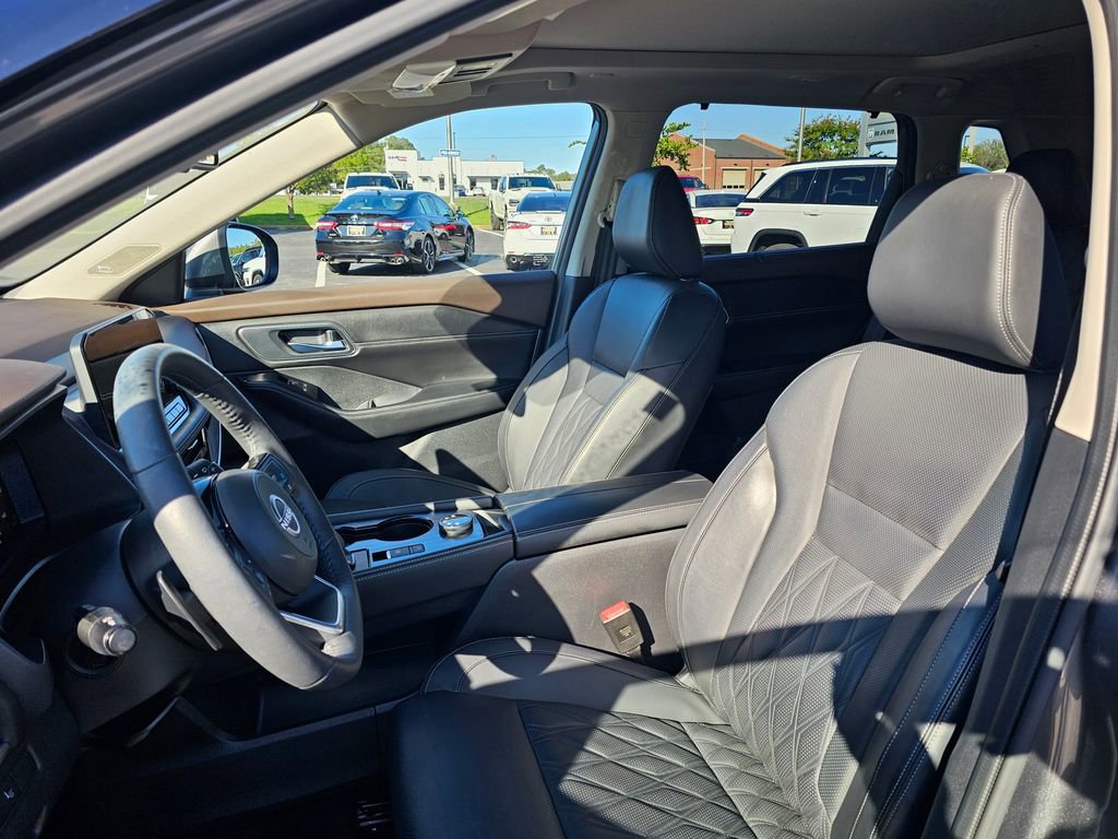 Used 2023 Nissan Rogue Platinum w/ Platinum Premium Package image 10