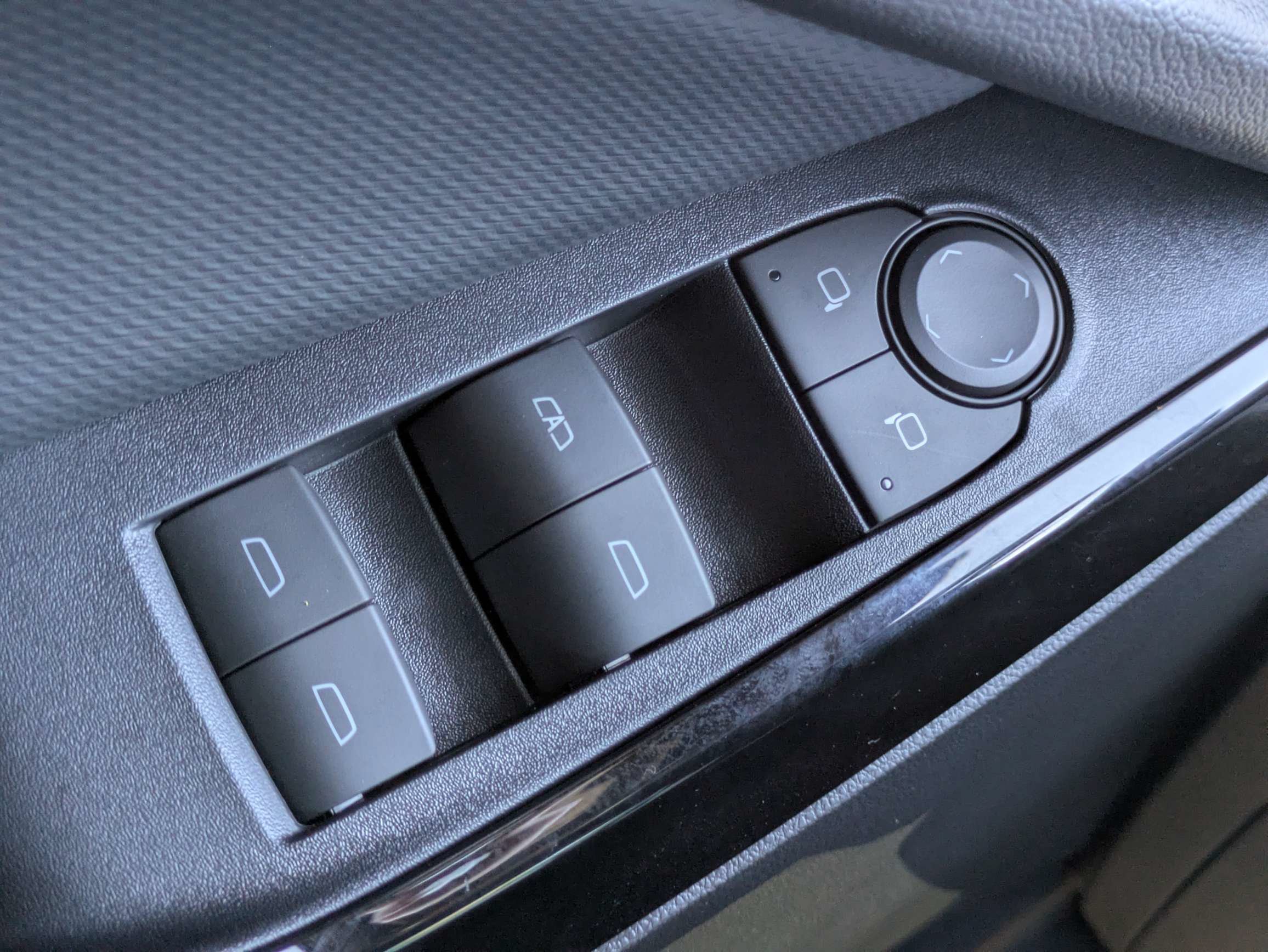 New 2027 Chevrolet Equinox LT w/ Convenience Package II FWD image 15