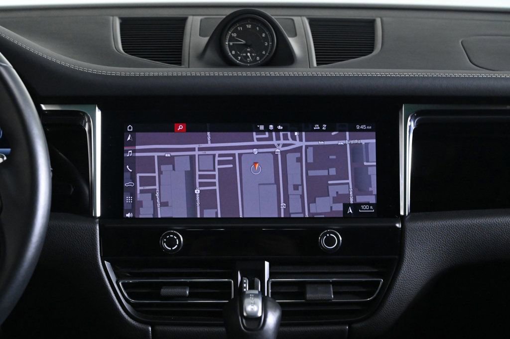 Certified 2023 Porsche Macan image 13