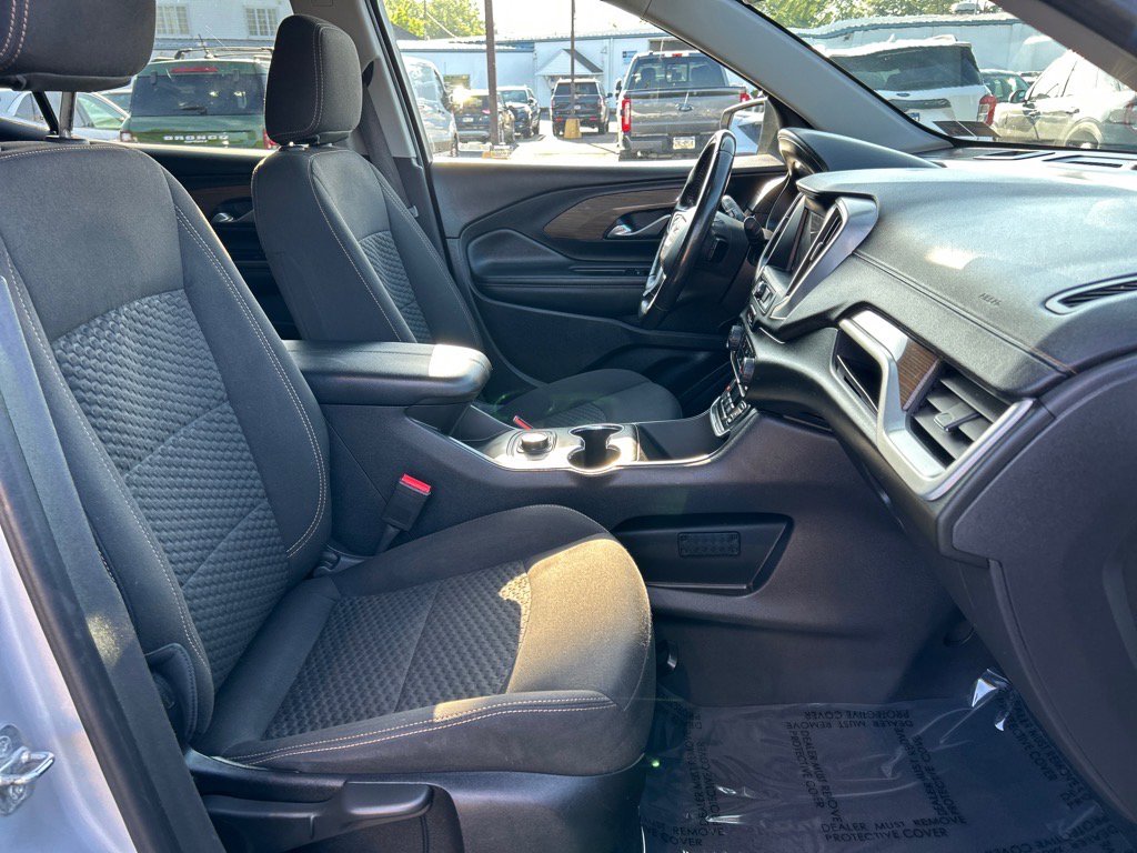Used 2020 GMC Terrain SLE image 17
