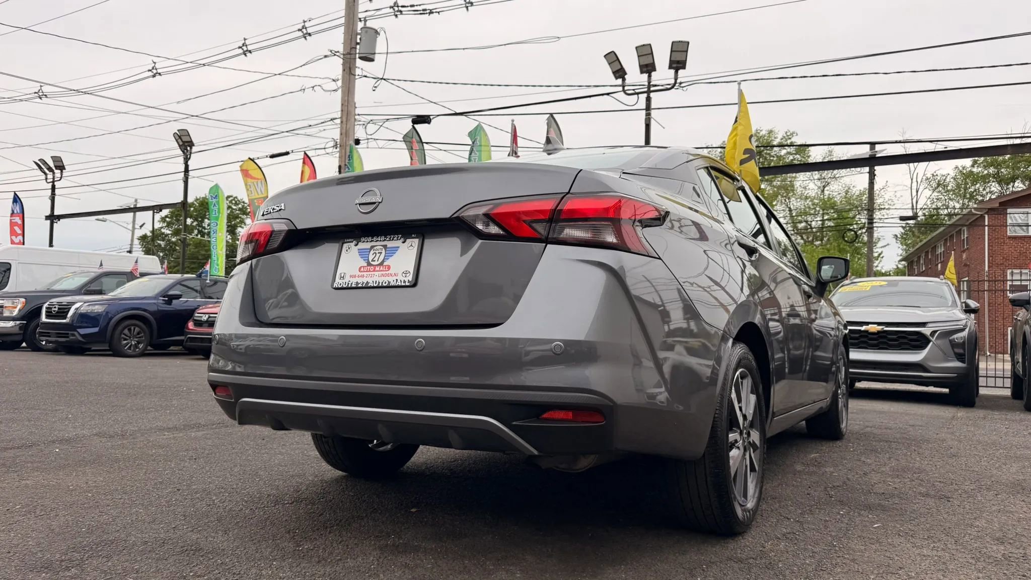 Used 2025 Nissan Versa SV FWD image 9