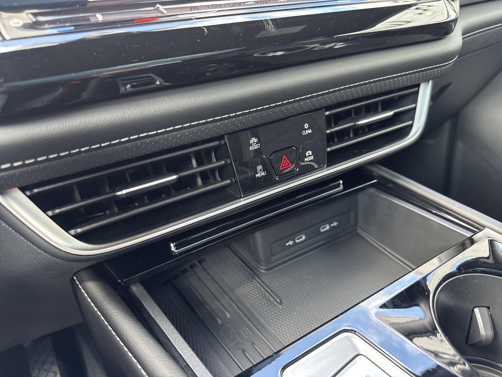 New 2026 Volkswagen Atlas Cross Sport SE image 27