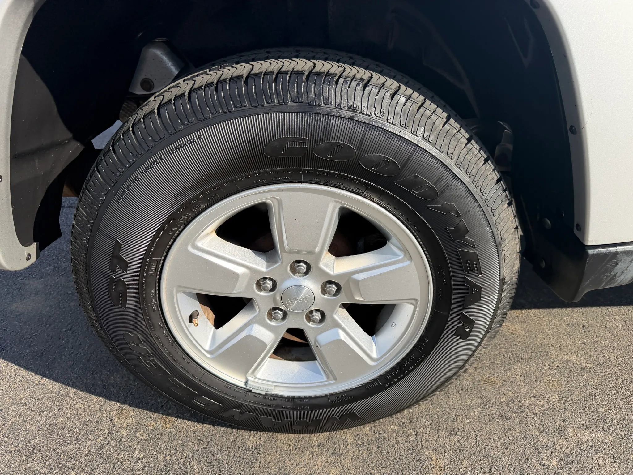 Used 2011 Jeep Liberty Sport AWD/4WD image 41