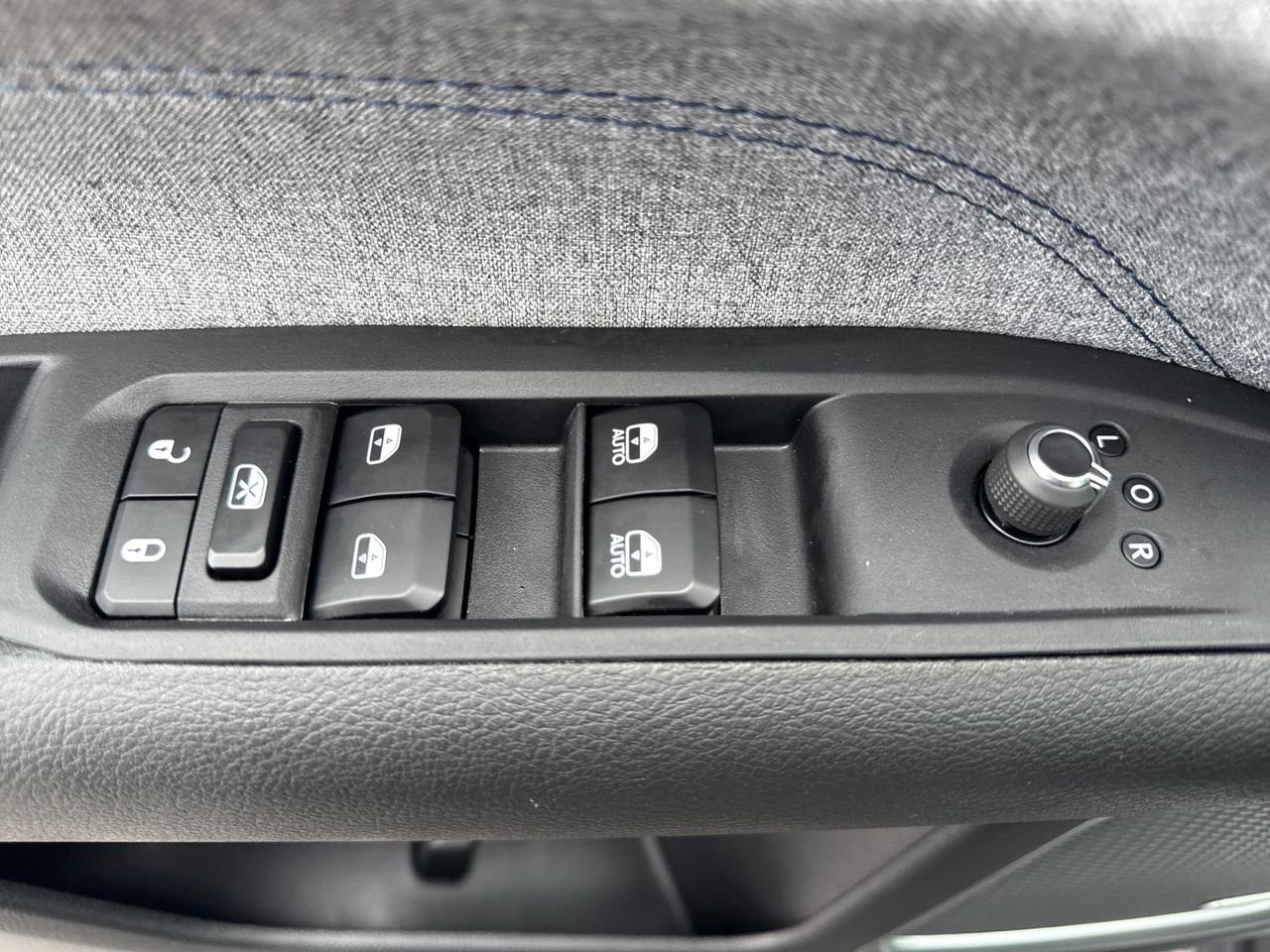 Used 2024 Jeep Compass Latitude w/ Sun and Sound Group image 14