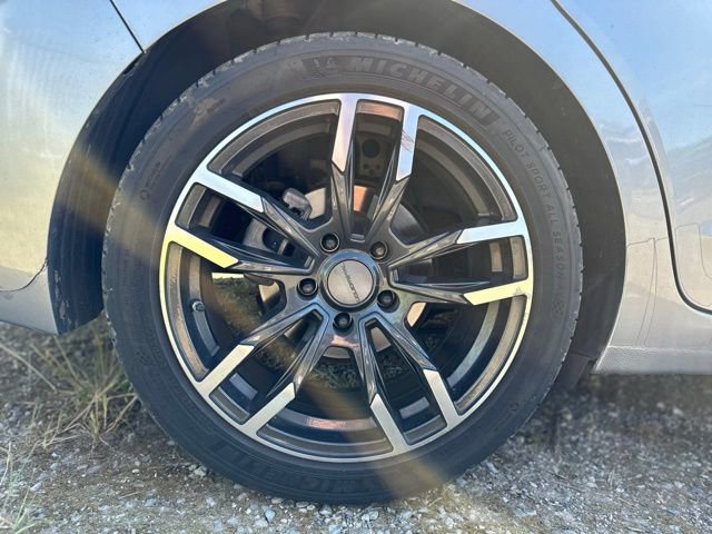 Used 2017 Hyundai Elantra Limited image 6