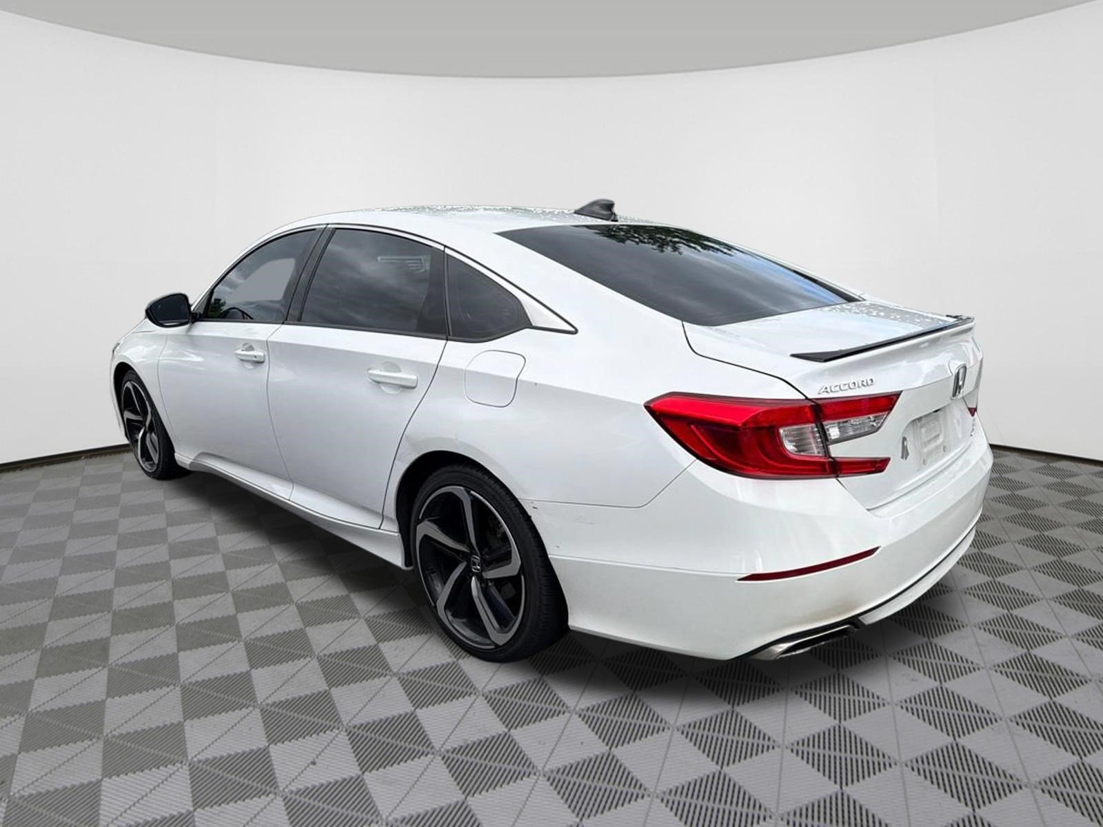 Used 2021 Honda Accord Sport image 4