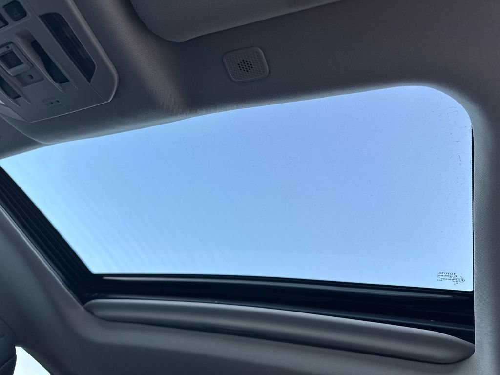 Used 2023 Toyota Highlander XLE image 26