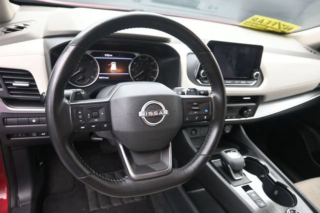 Used 2025 Nissan Rogue SV AWD/4WD image 14