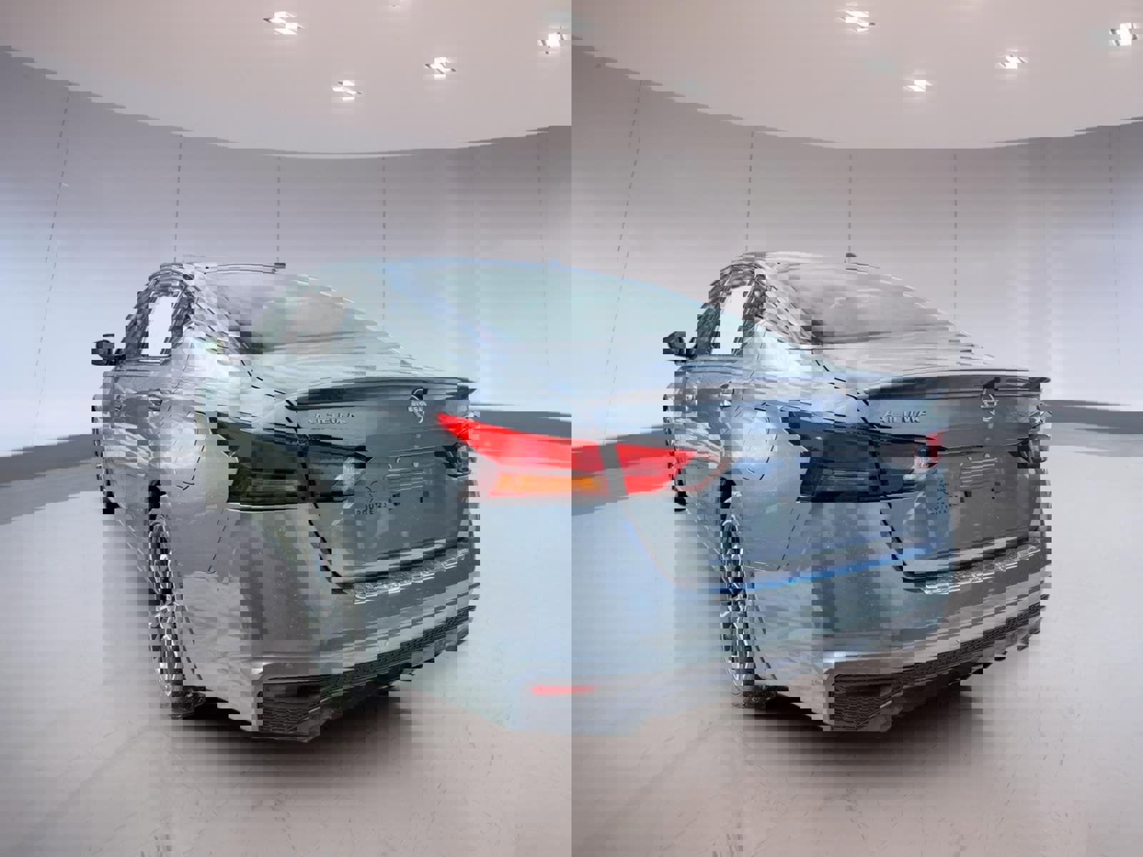 Used 2023 Nissan Altima 2.5 SR image 3