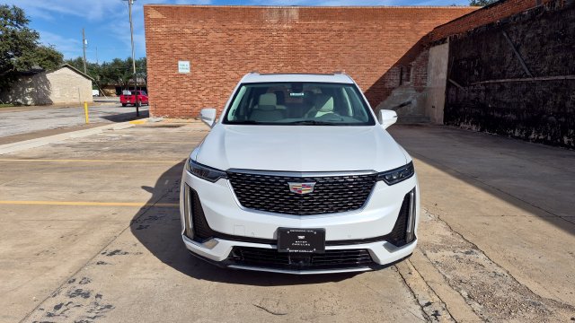 Used 2020 Cadillac XT6 Premium Luxury FWD image 2