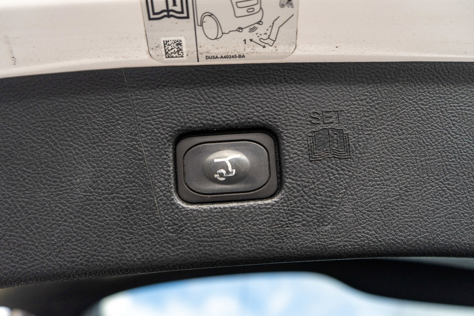 Used 2019 Ford Edge Titanium w/ Equipment Group 301A AWD/4WD image 10