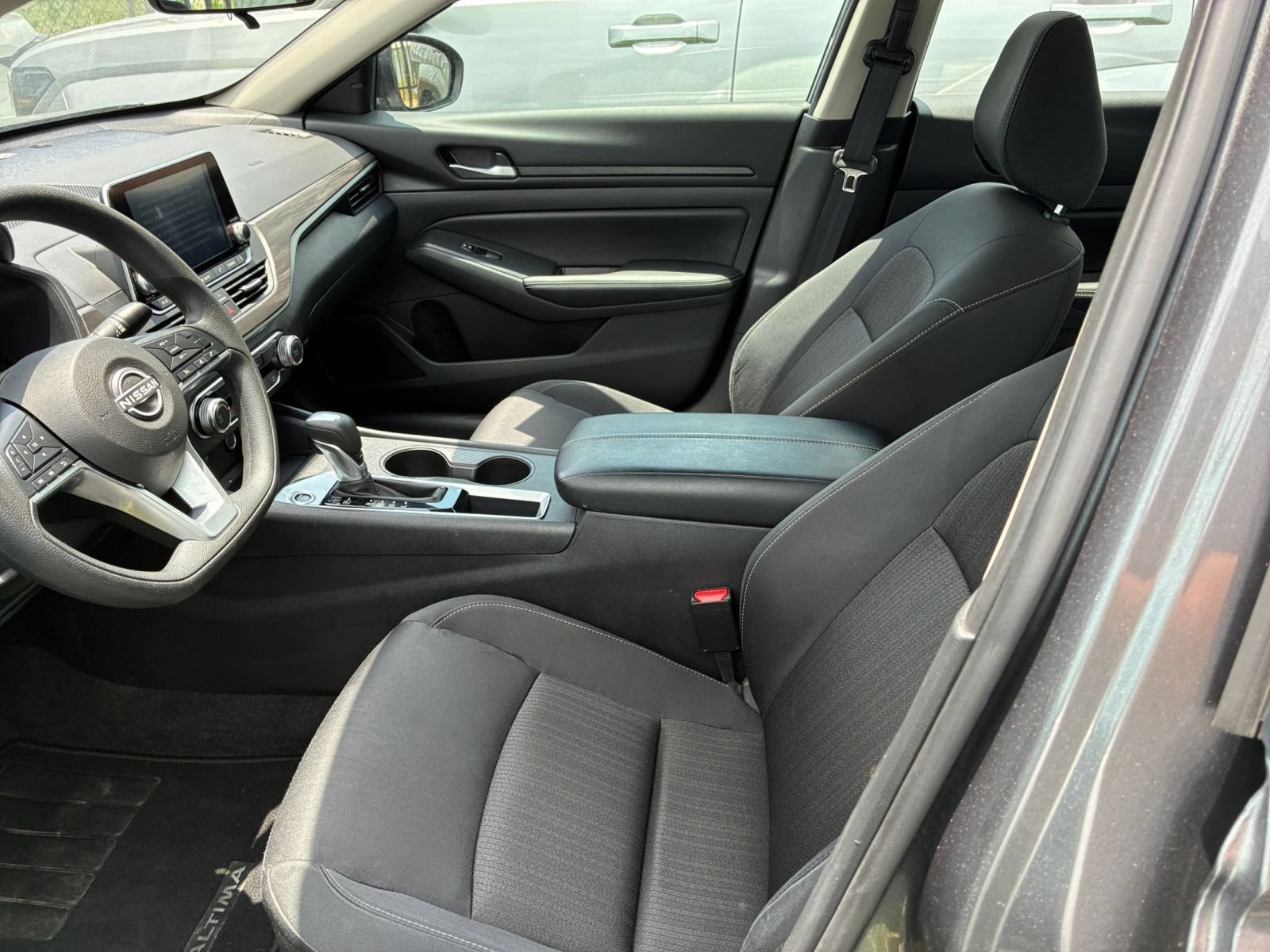 Used 2025 Nissan Altima 2.5 SV FWD image 26