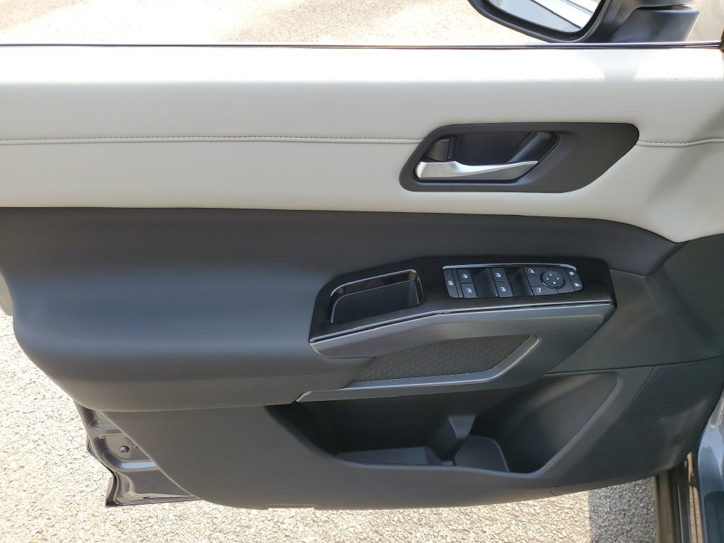 New 2026 Nissan Pathfinder SL FWD image 17