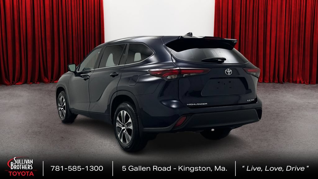 Used 2024 Toyota Highlander XLE AWD/4WD image 7