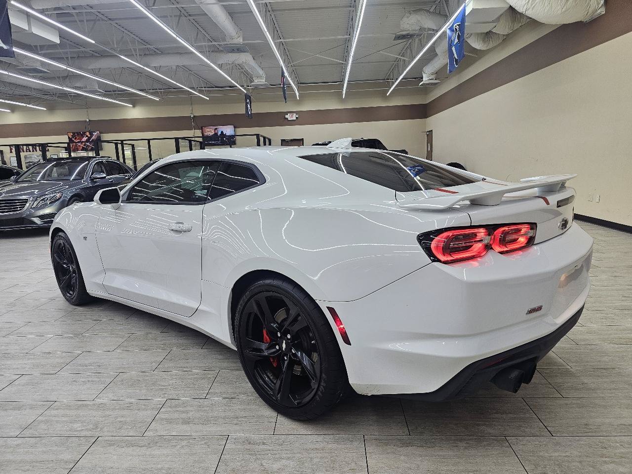 Used 2019 Chevrolet Camaro SS RWD image 8