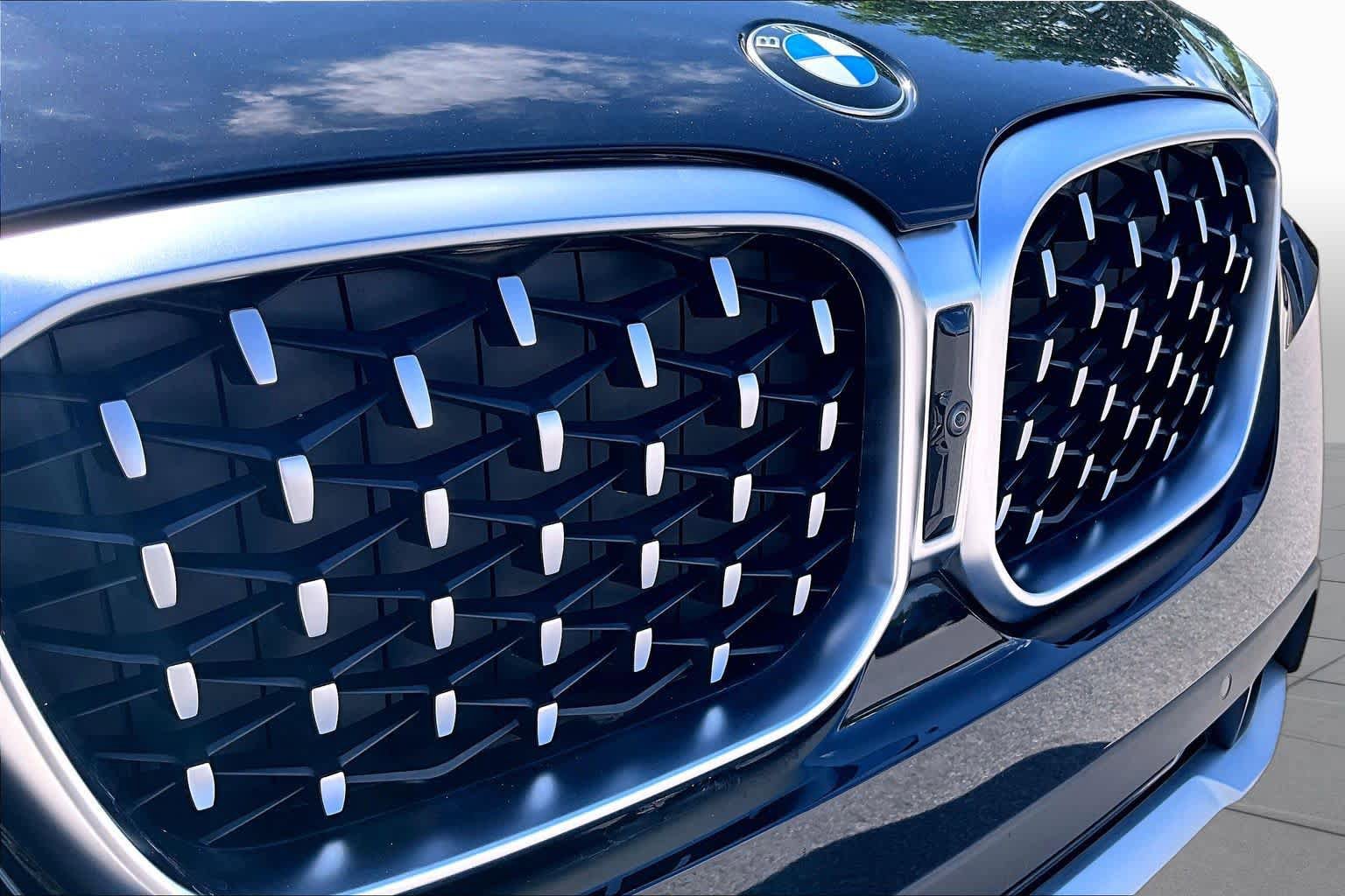 Used 2022 BMW X4 xDrive30i w/ Parking Assistance Package AWD/4WD image 32