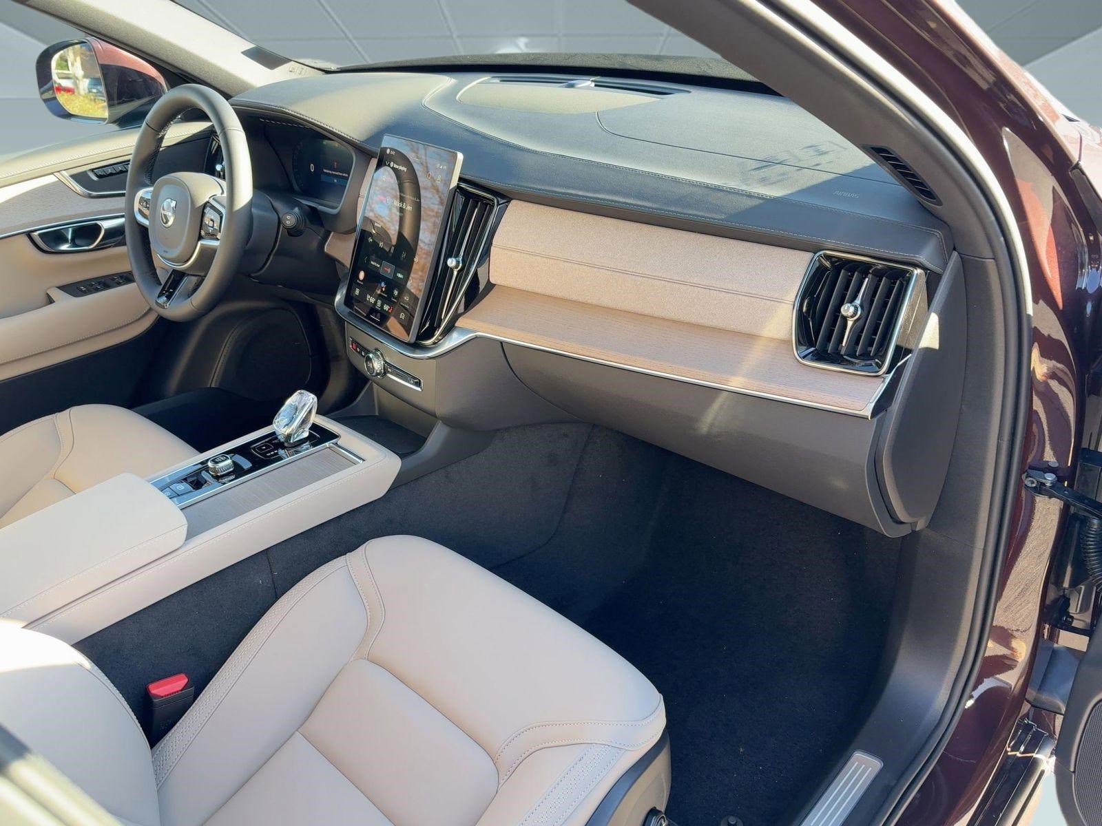 New 2026 Volvo XC90 B5 Plus w/ Protection Package AWD/4WD image 31