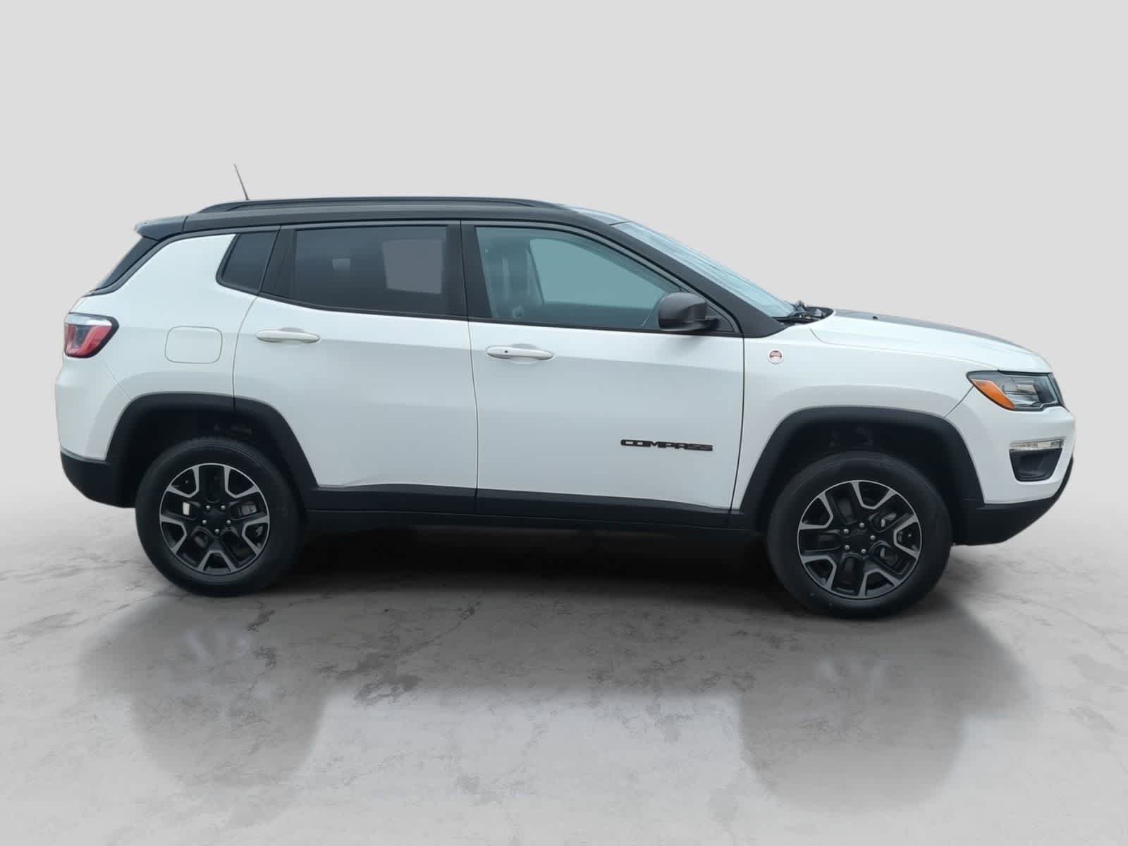 Used 2019 Jeep Compass Trailhawk AWD/4WD image 2