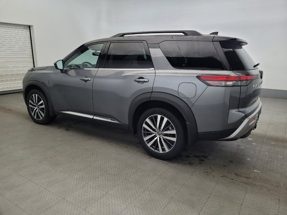 Used 2022 Nissan Pathfinder Platinum w/ Cargo Package AWD/4WD image 3