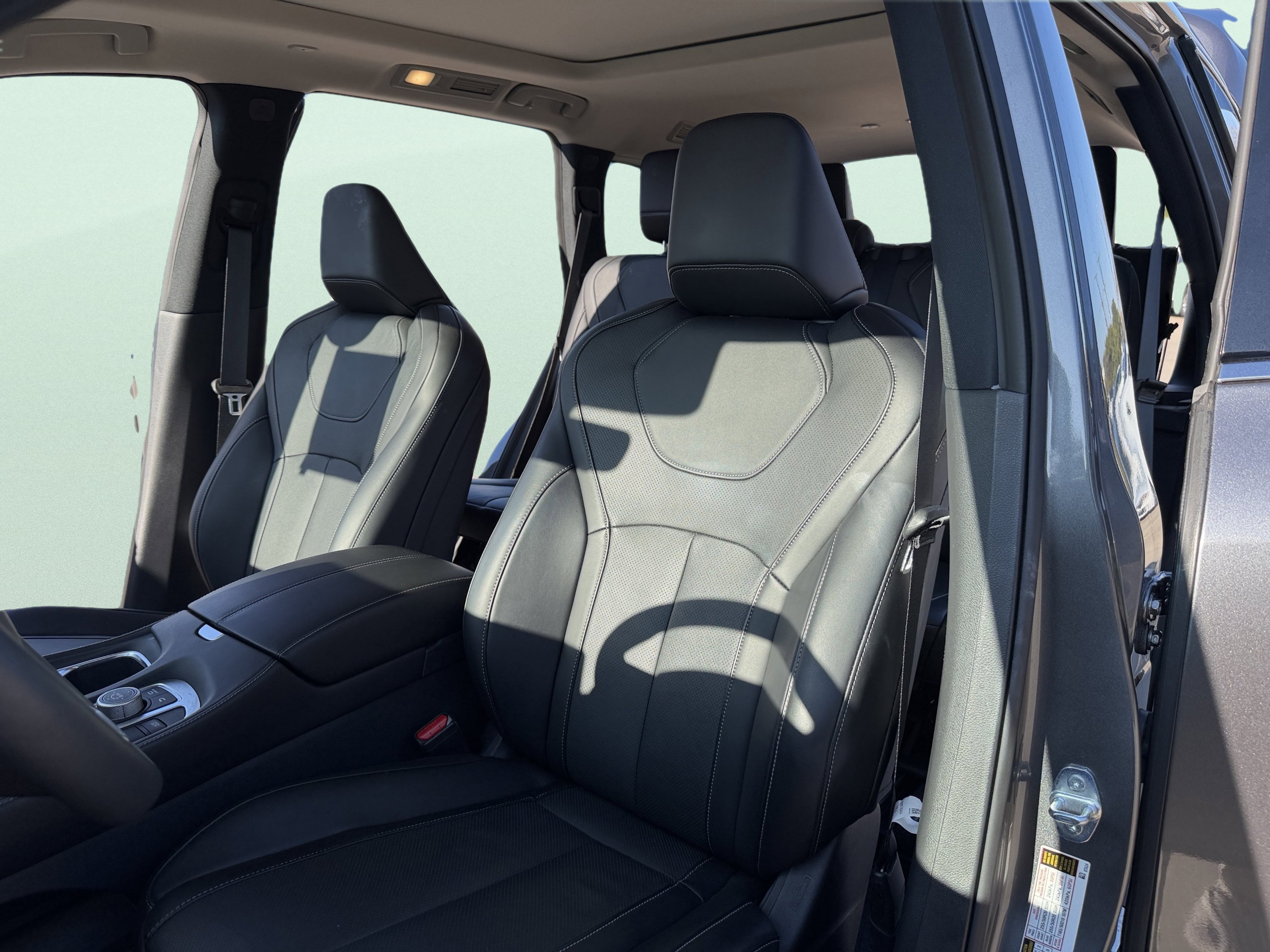Used 2025 INFINITI QX60 Luxe FWD image 17