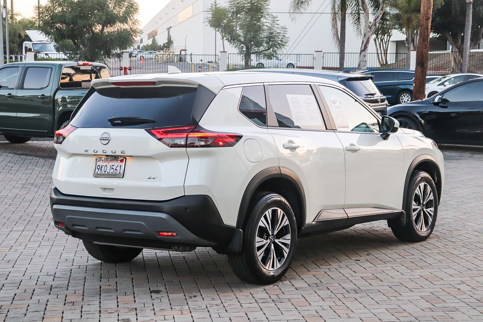 Used 2023 Nissan Rogue SV image 7