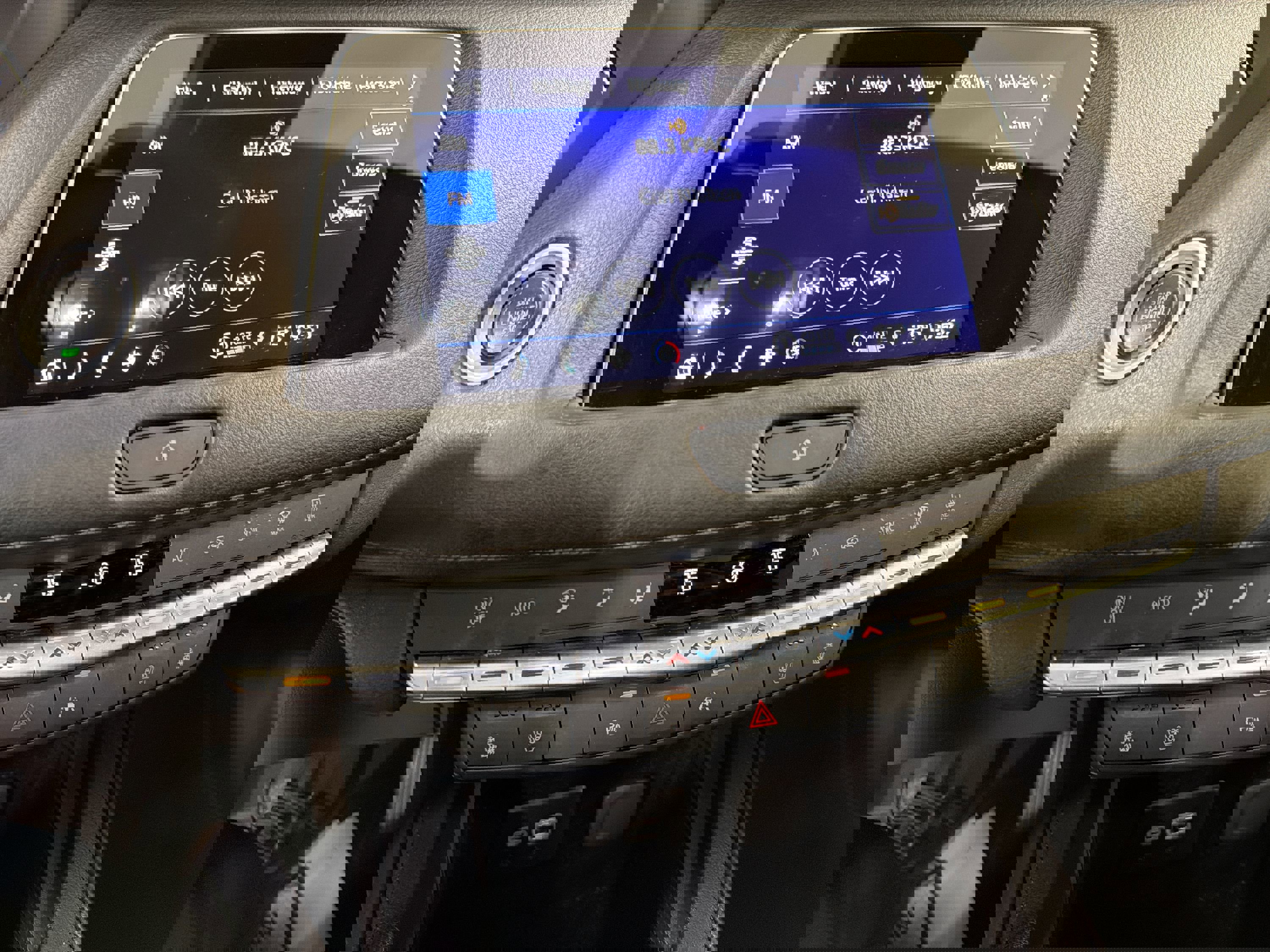 Used 2023 Cadillac XT4 Premium Luxury FWD image 17