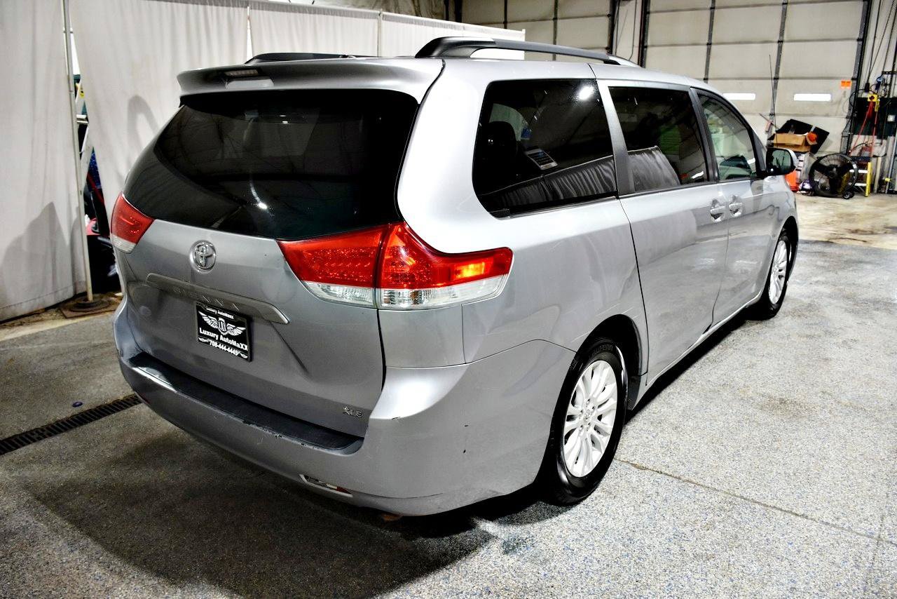 Used 2012 Toyota Sienna XLE FWD image 28