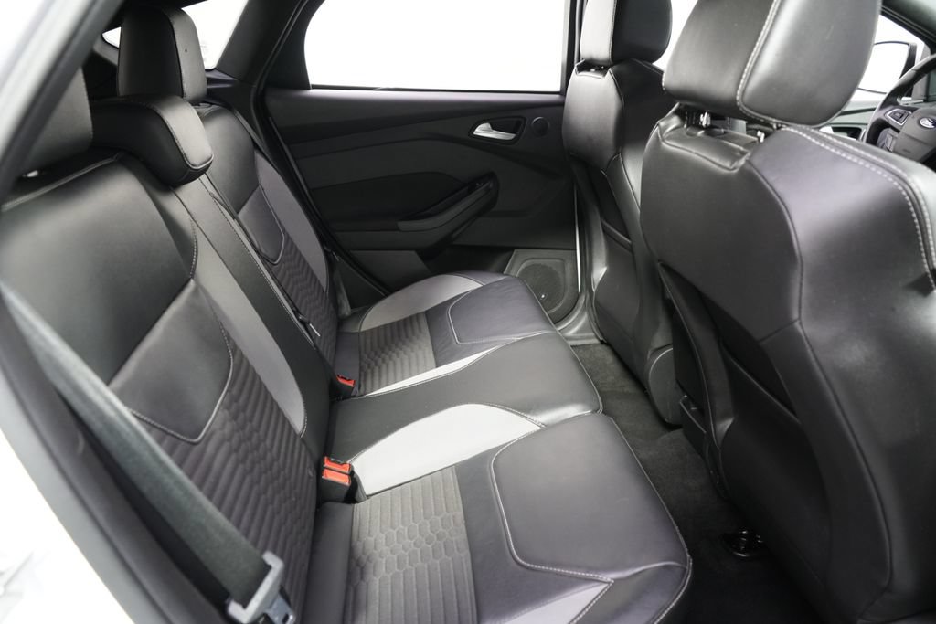 Used 2018 Ford Focus ST w/ Equipment Group 401A FWD image 18