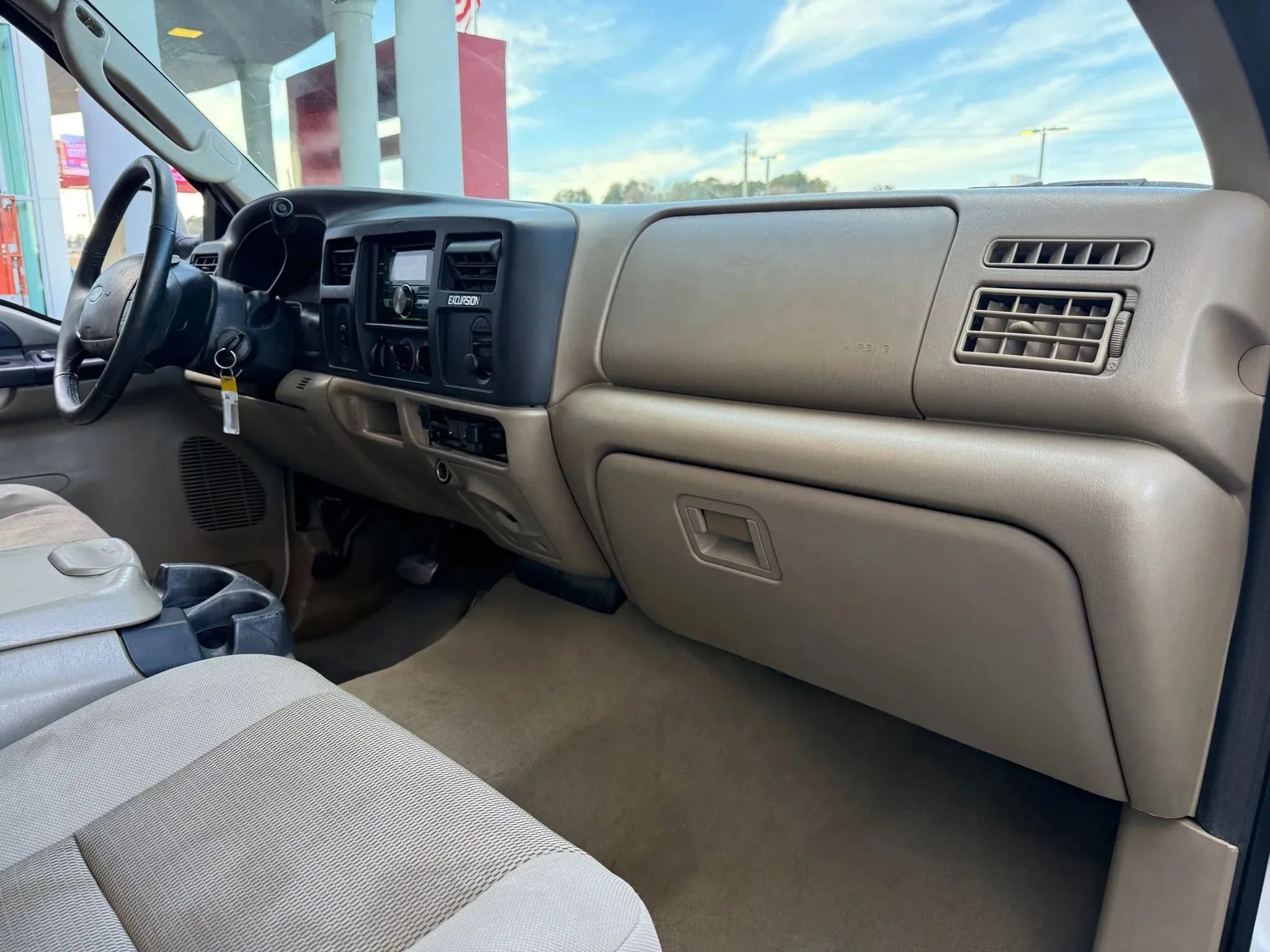 Used 2005 Ford Excursion XLS image 19