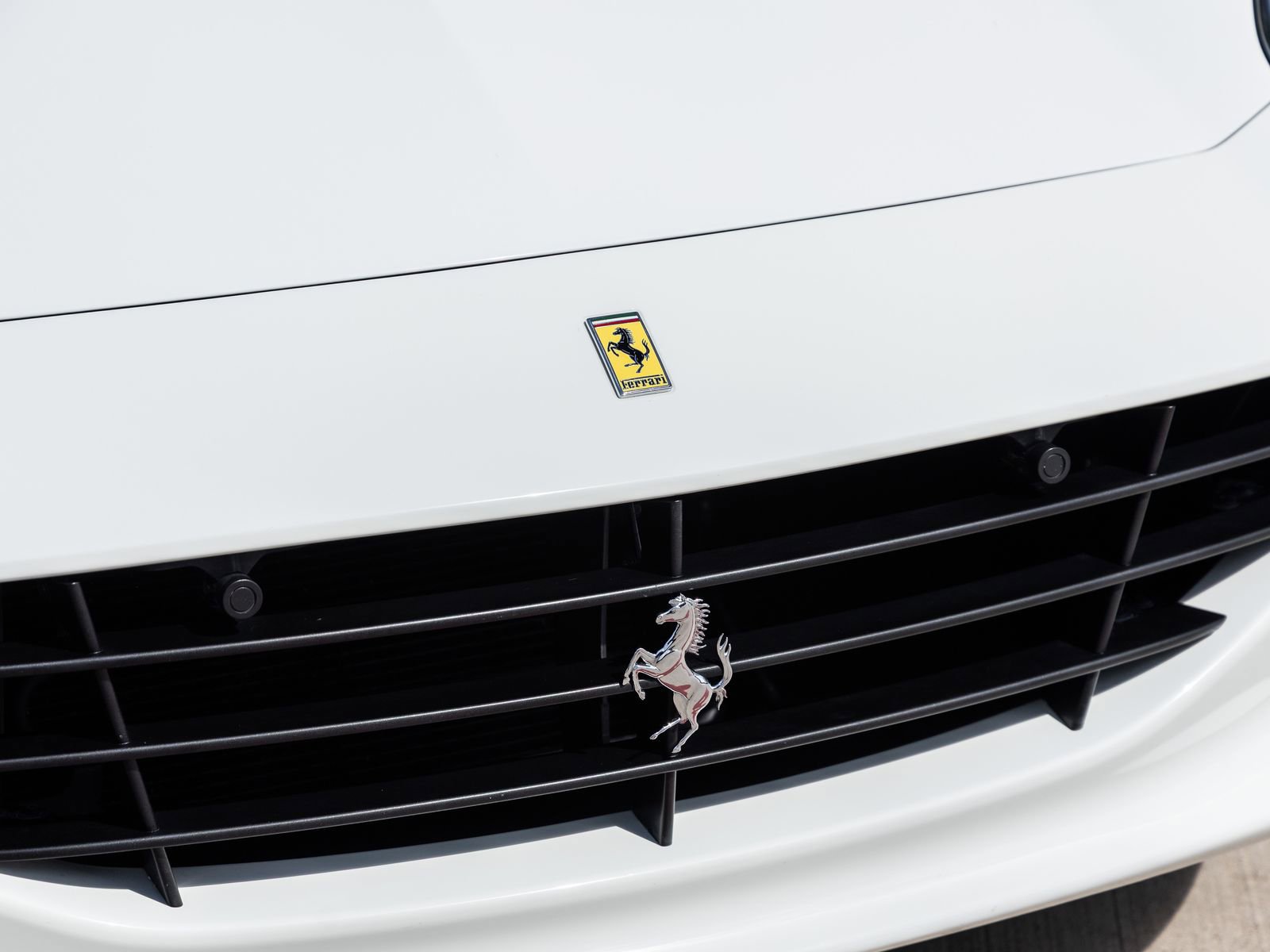 Used 2015 Ferrari California T RWD image 25