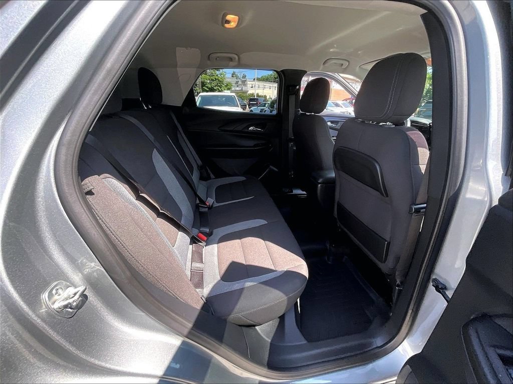 Used 2024 Chevrolet TrailBlazer LT w/ LT Cold Weather Package AWD/4WD image 16