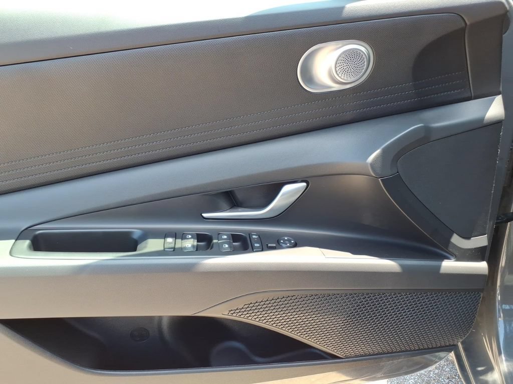 New 2026 Hyundai Elantra SE FWD image 13