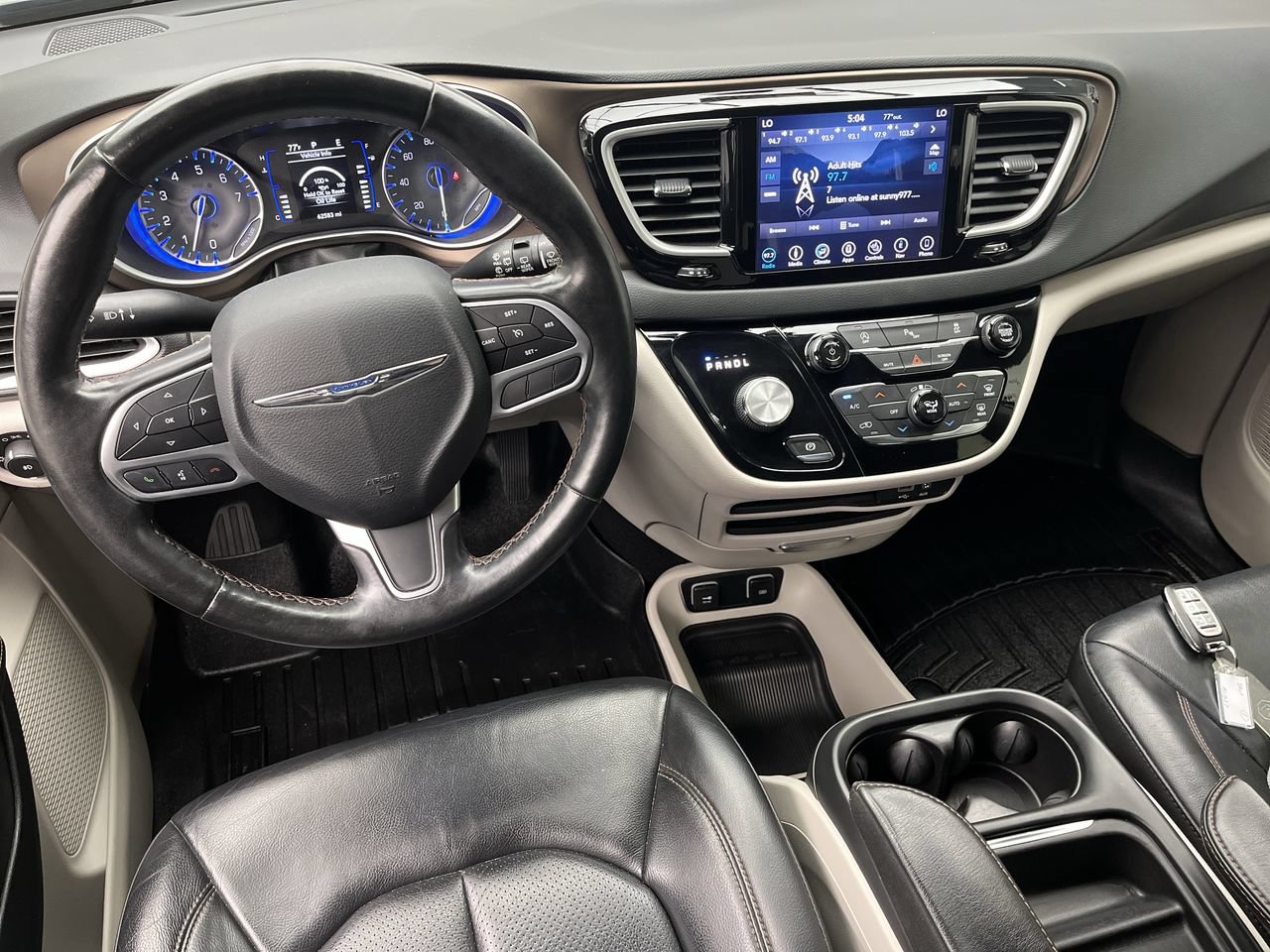 Used 2019 Chrysler Pacifica Touring-L FWD image 15