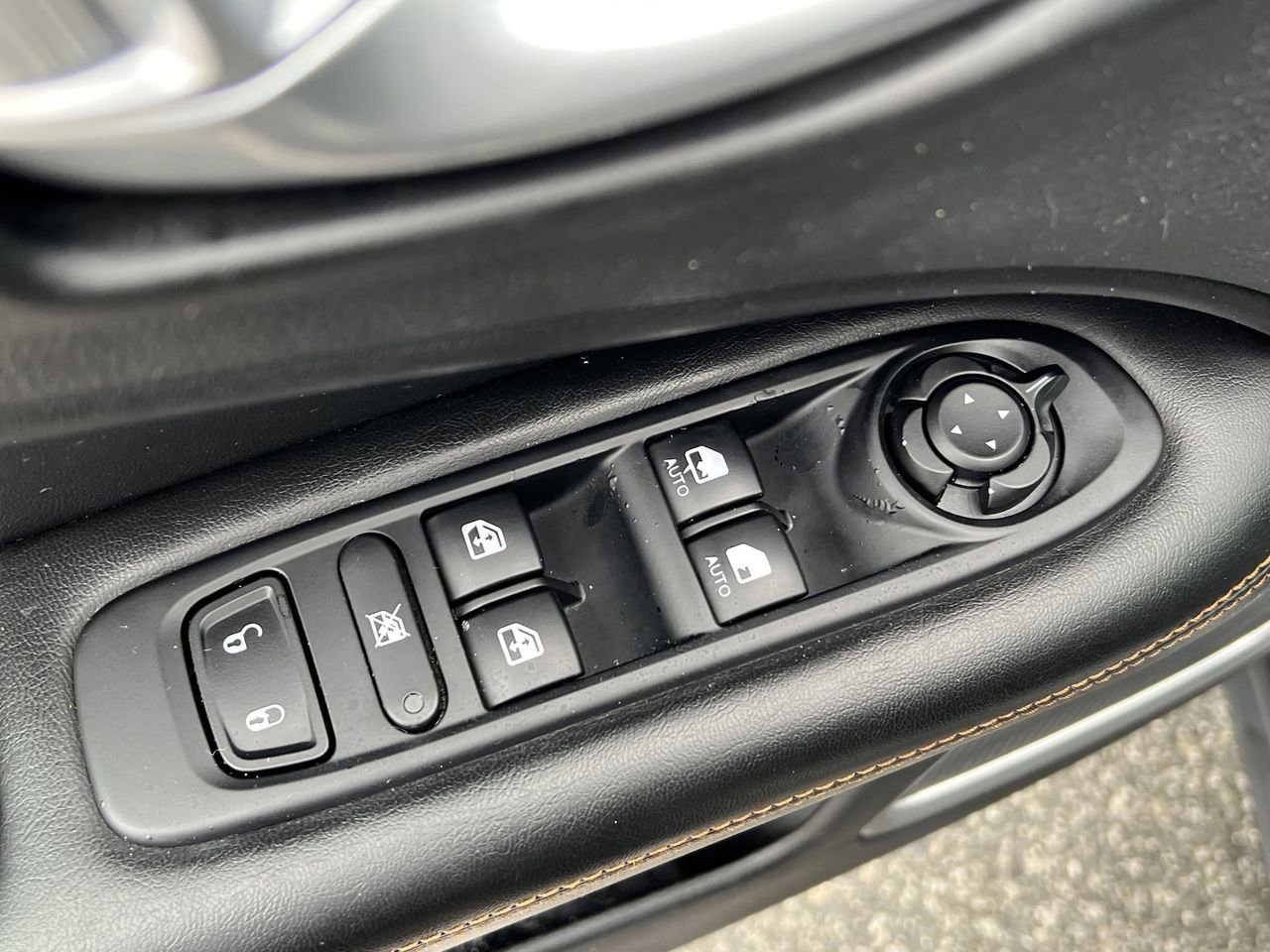 Used 2021 Jeep Compass Limited image 18