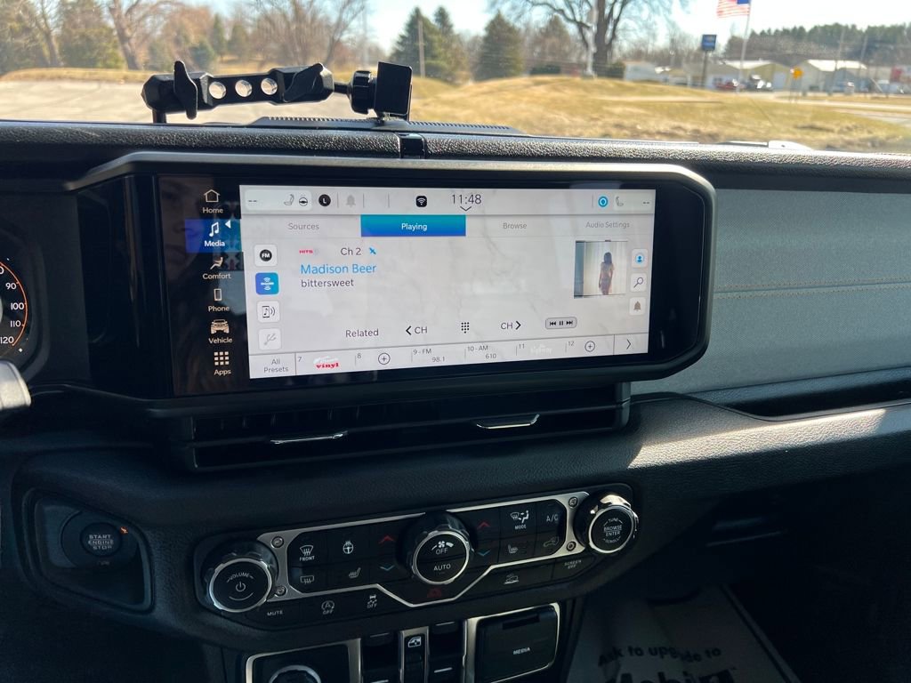 Used 2024 Jeep Wrangler Willys image 17