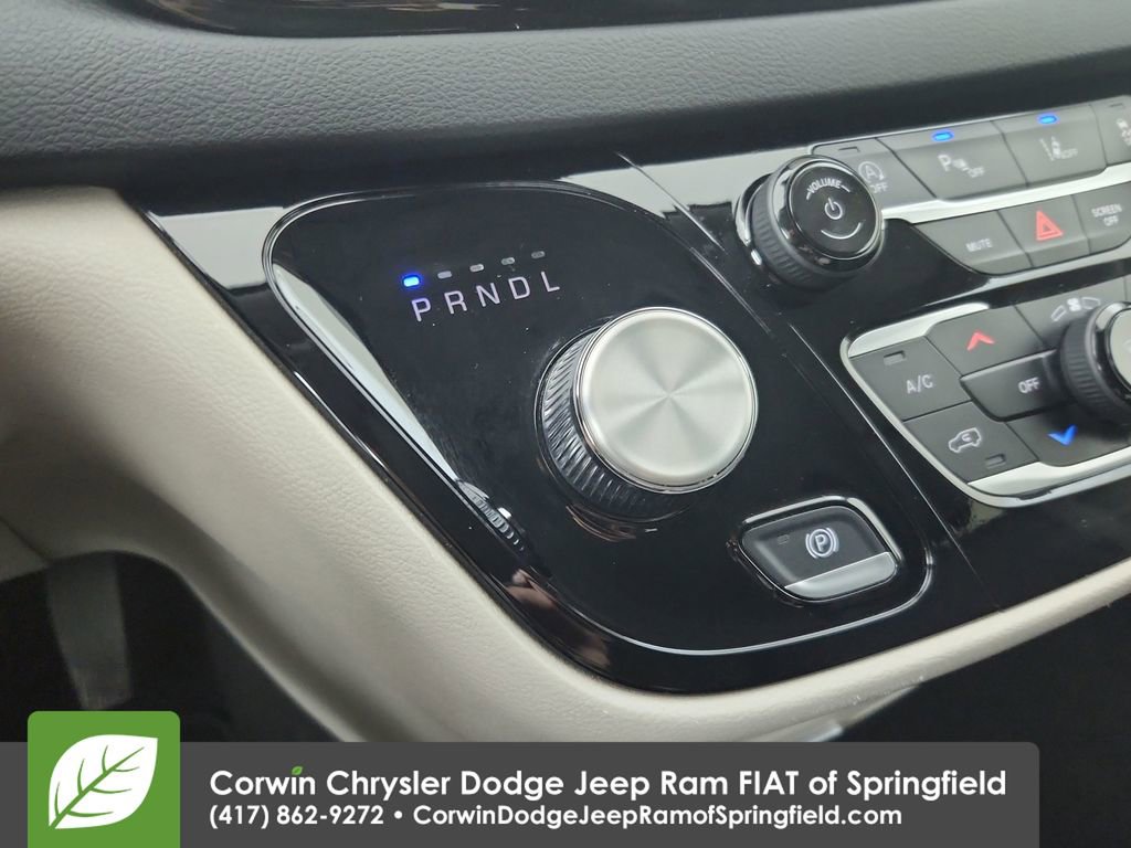 Certified 2024 Chrysler Pacifica Touring-L image 28