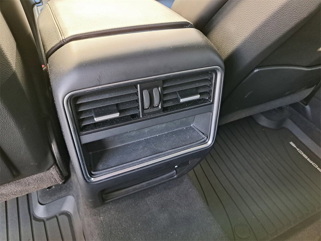 Used 2023 Porsche Cayenne Coupe image 11
