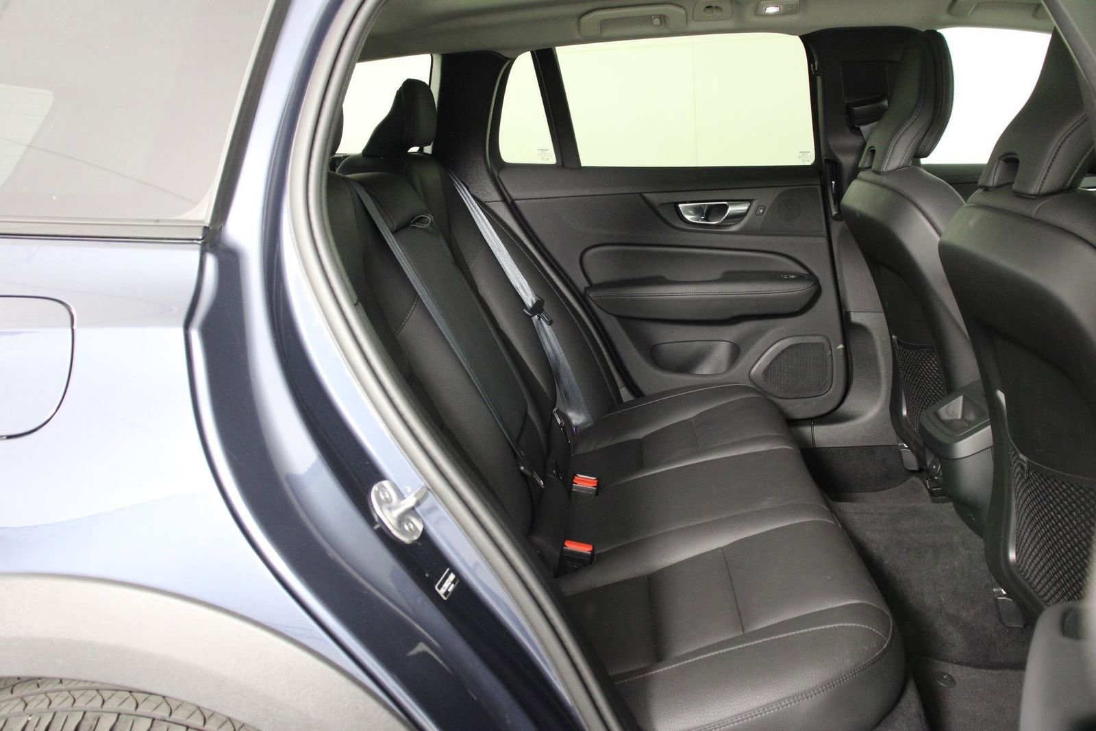 Certified 2025 Volvo V60 B5 Cross Country Plus image 30