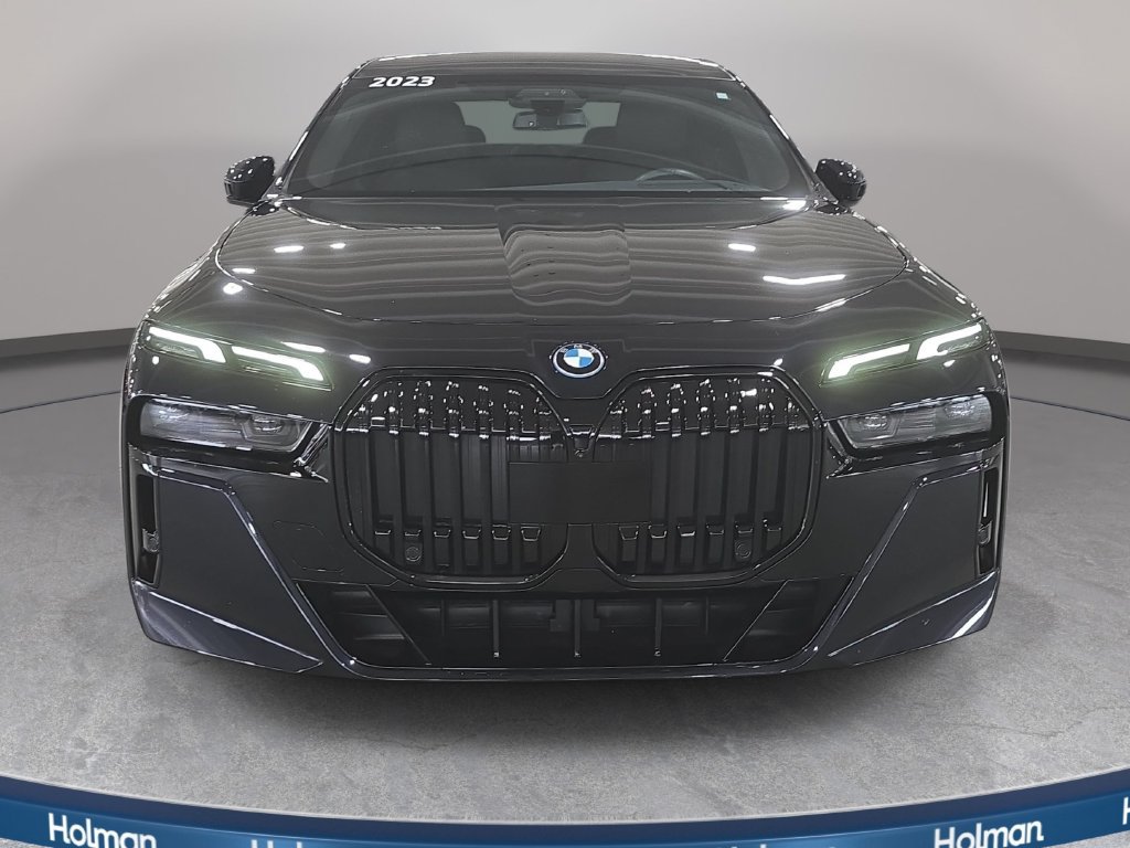 Certified 2023 BMW i7 xDrive60 AWD/4WD image 2