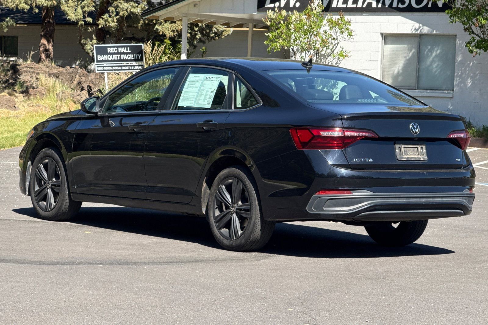 Used 2024 Volkswagen Jetta SE FWD image 6