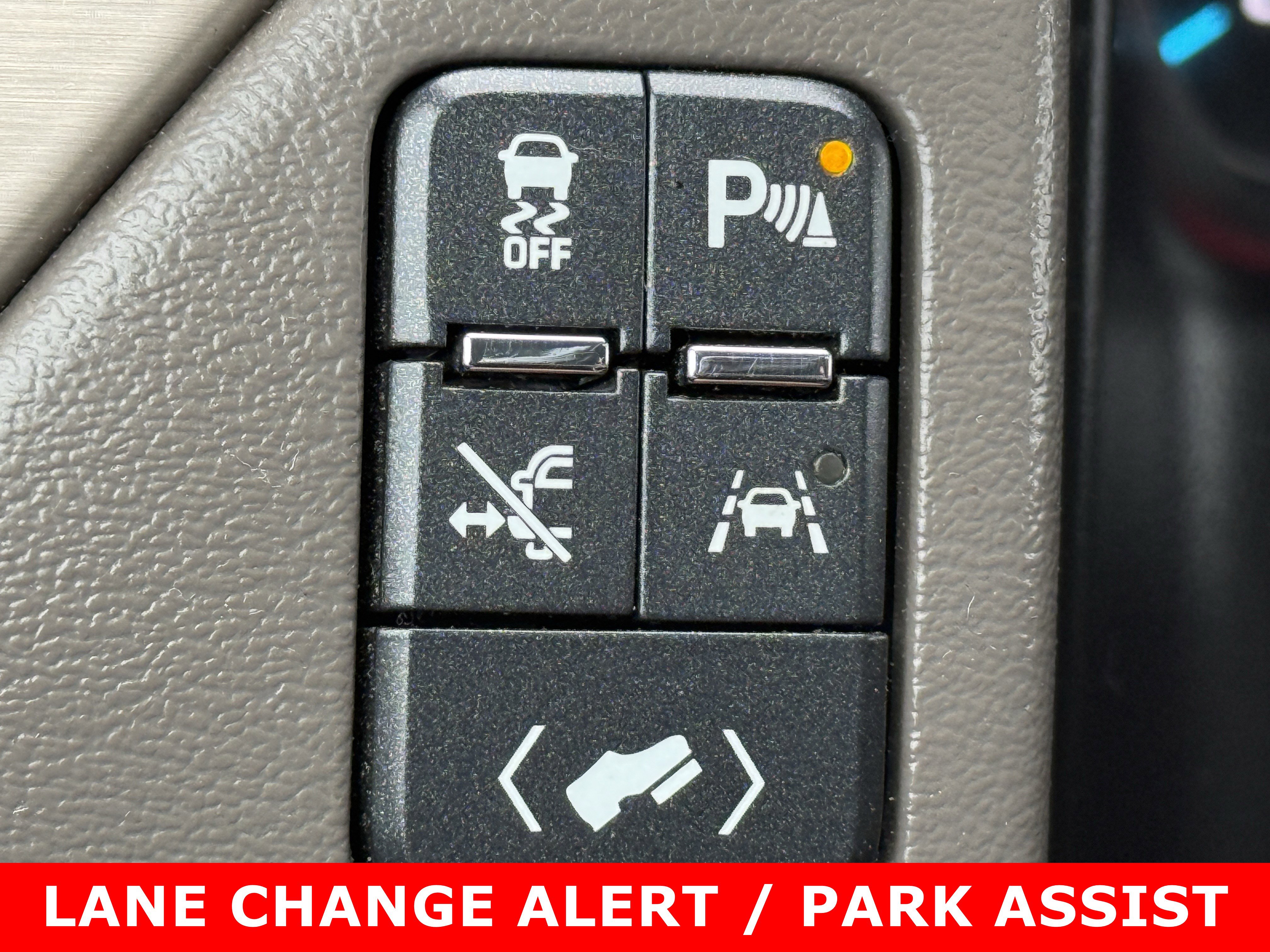 Used 2017 GMC Yukon XL Denali w/ Open Road Package image 28