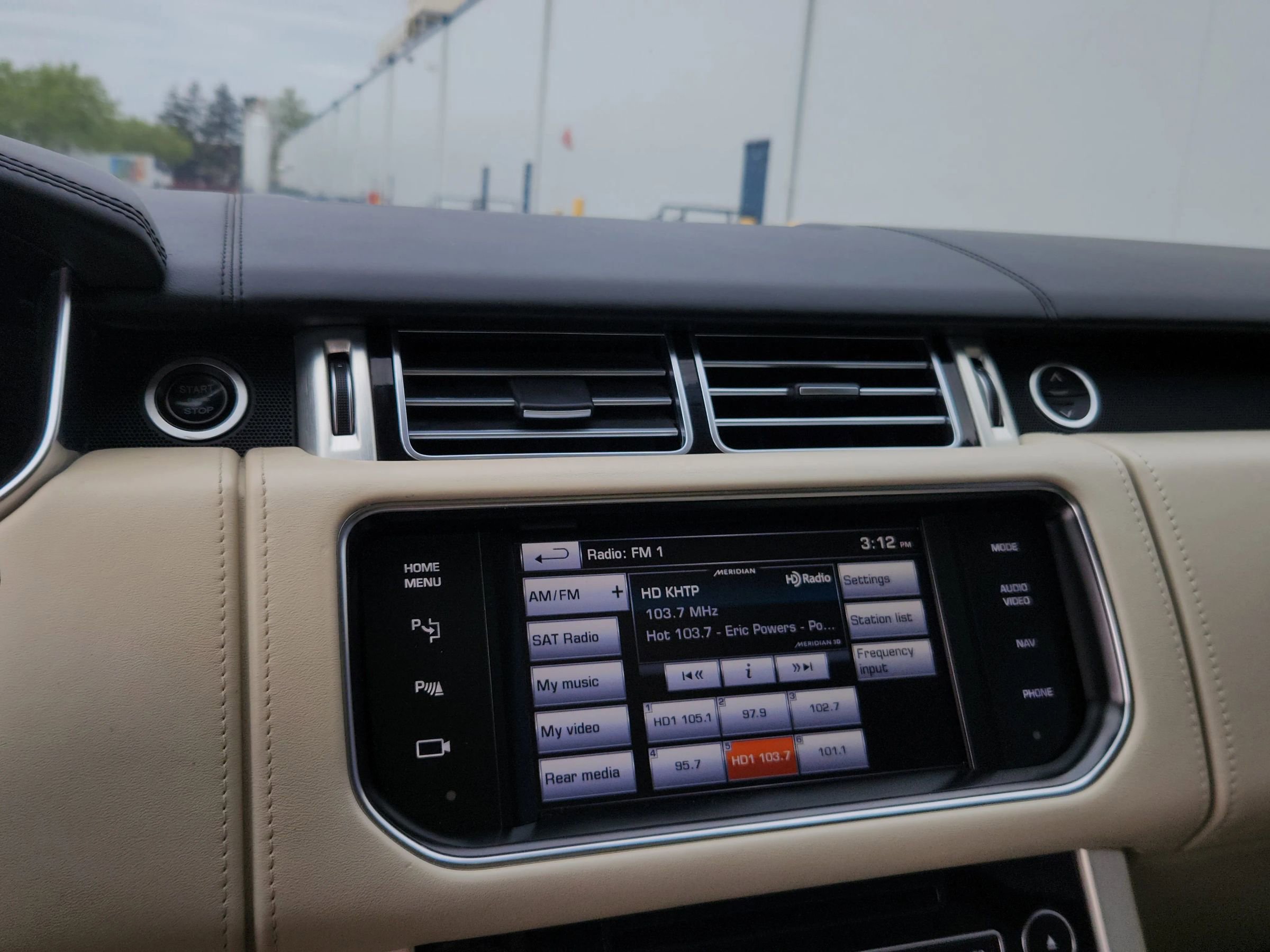 Used 2014 Land Rover Range Rover Autobiography AWD/4WD image 15