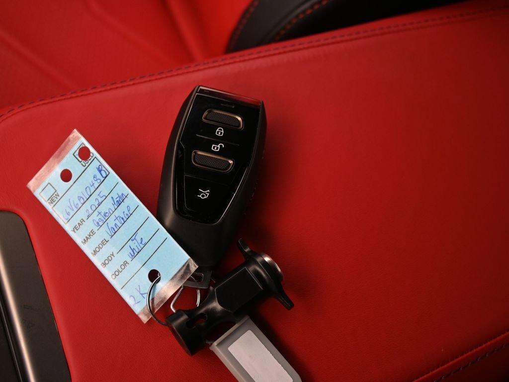 Used 2025 Aston Martin V8 Vantage Coupe image 22