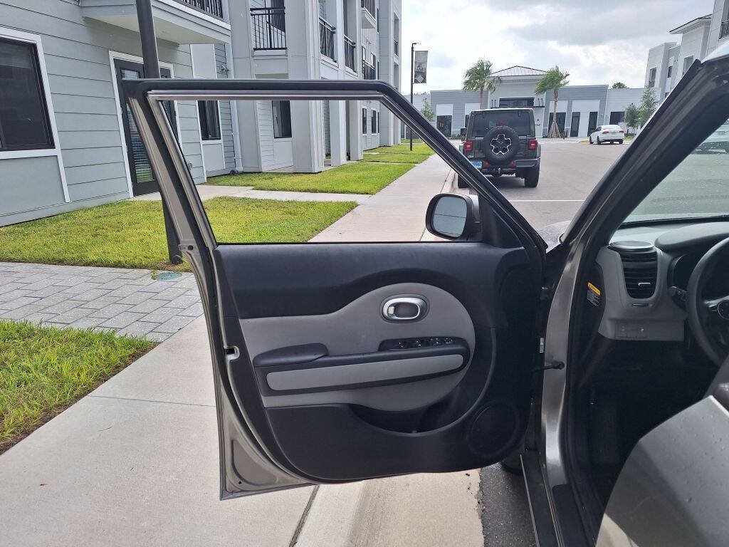 Used 2016 Kia Soul + FWD image 14