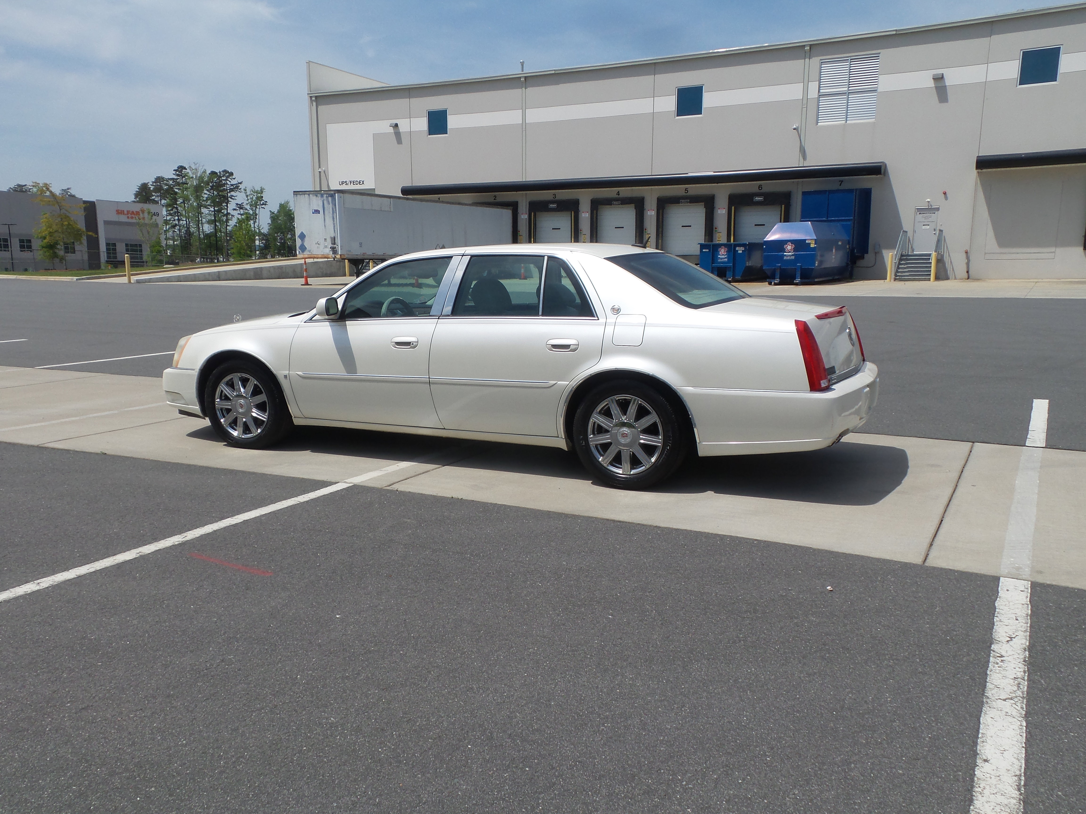 Used 2008 Cadillac DTS FWD image 30